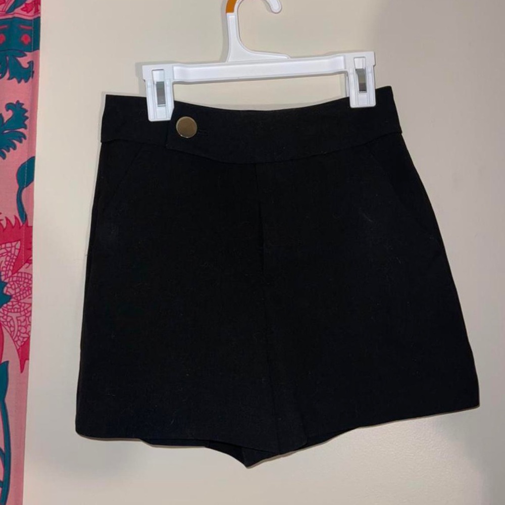 Alice + Olivia Black shorts